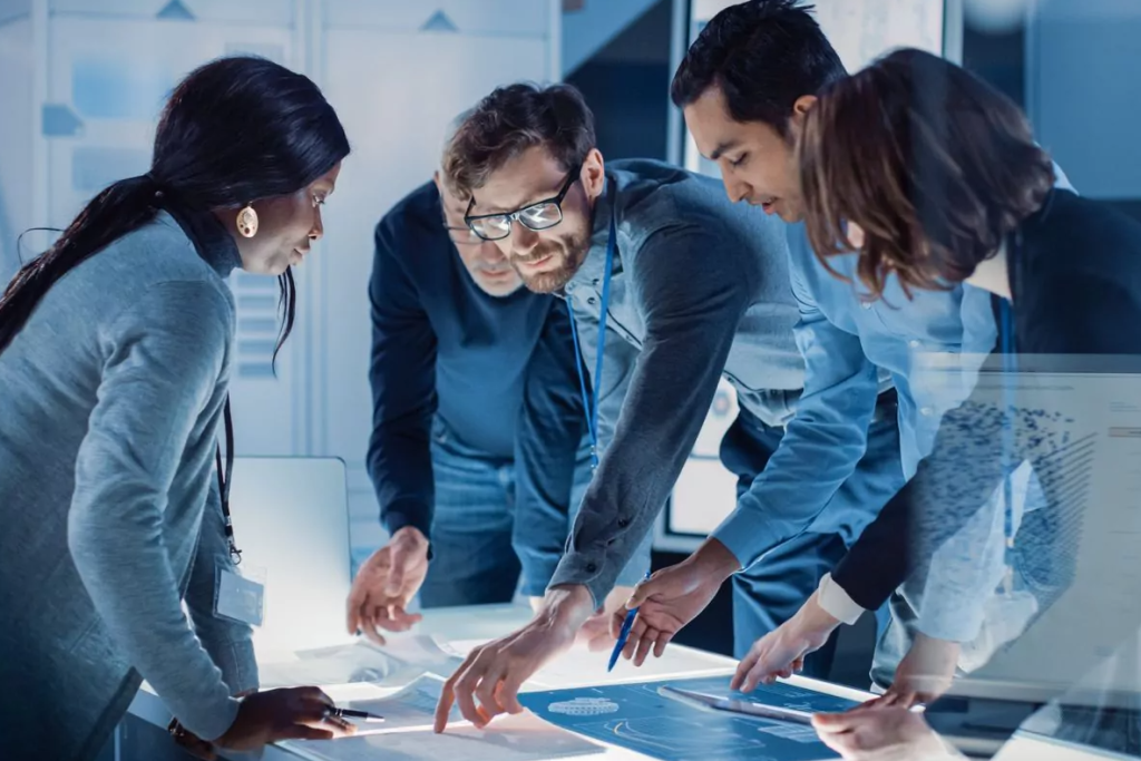Consultants Pionarius accompagnant leurs clients dans leurs projets d'innovation : animation de workshops de créativité, construction de stratégie d'innovation, refonte de processus, démarche d'open innovation et d'écoconception